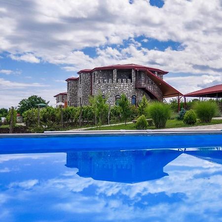 Kisiskhevi Chateau Tetri Bairagebi White Flags מראה חיצוני תמונה