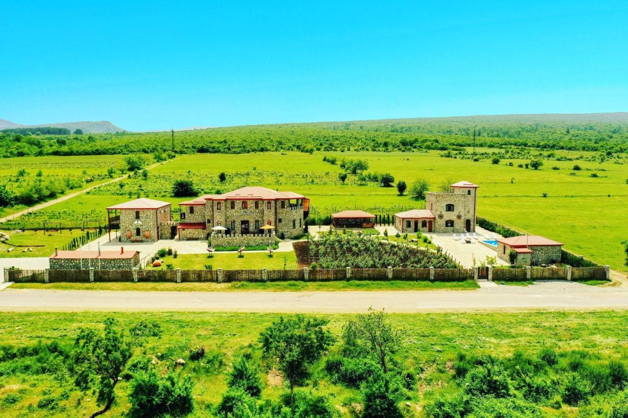 Kisiskhevi Chateau Tetri Bairagebi White Flags מראה חיצוני תמונה