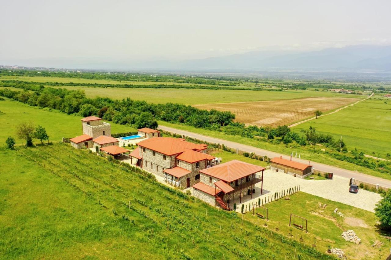 Kisiskhevi Chateau Tetri Bairagebi White Flags מראה חיצוני תמונה