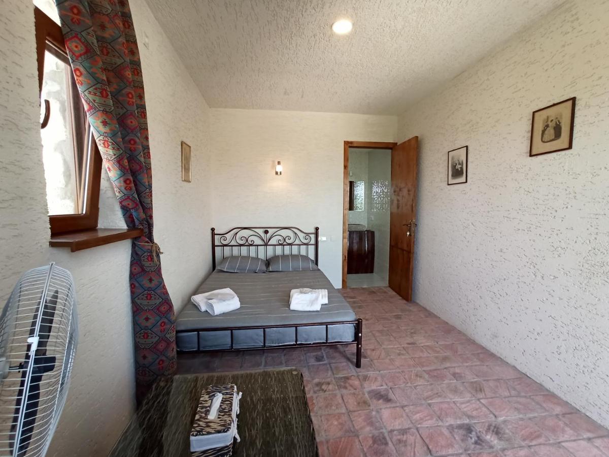 Kisiskhevi Chateau Tetri Bairagebi White Flags מראה חיצוני תמונה