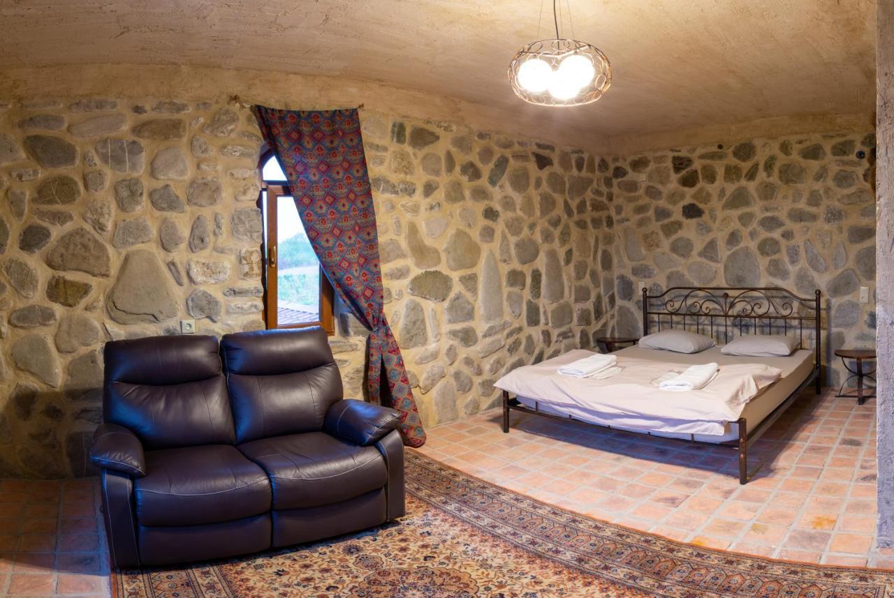 Kisiskhevi Chateau Tetri Bairagebi White Flags מראה חיצוני תמונה