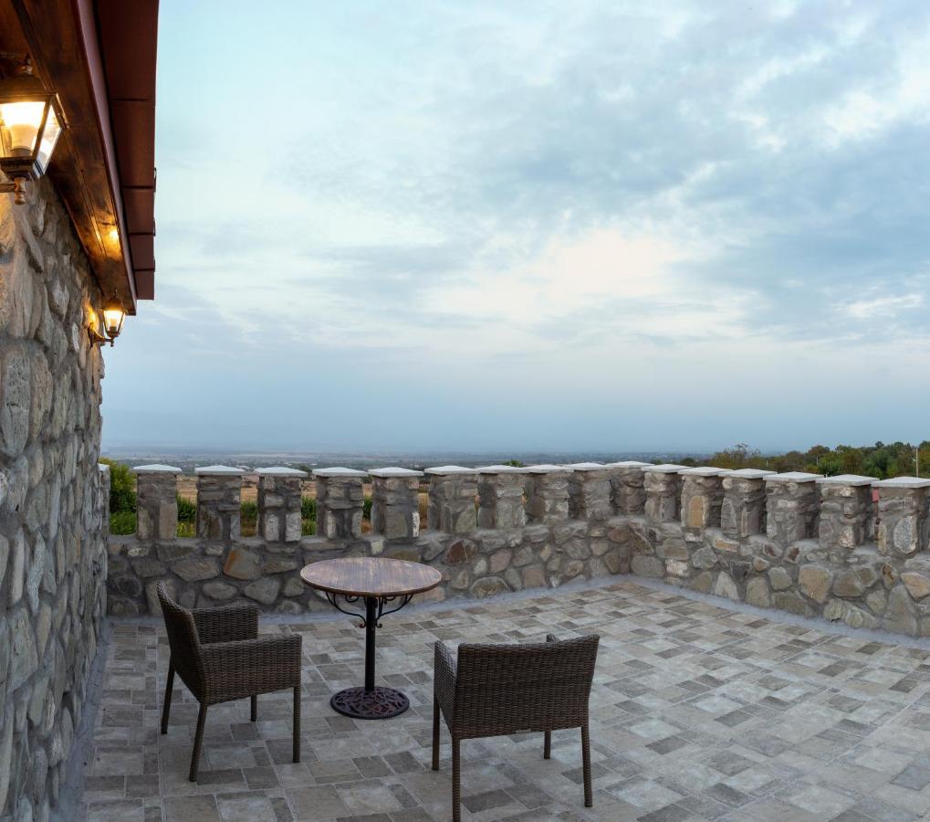 Kisiskhevi Chateau Tetri Bairagebi White Flags מראה חיצוני תמונה
