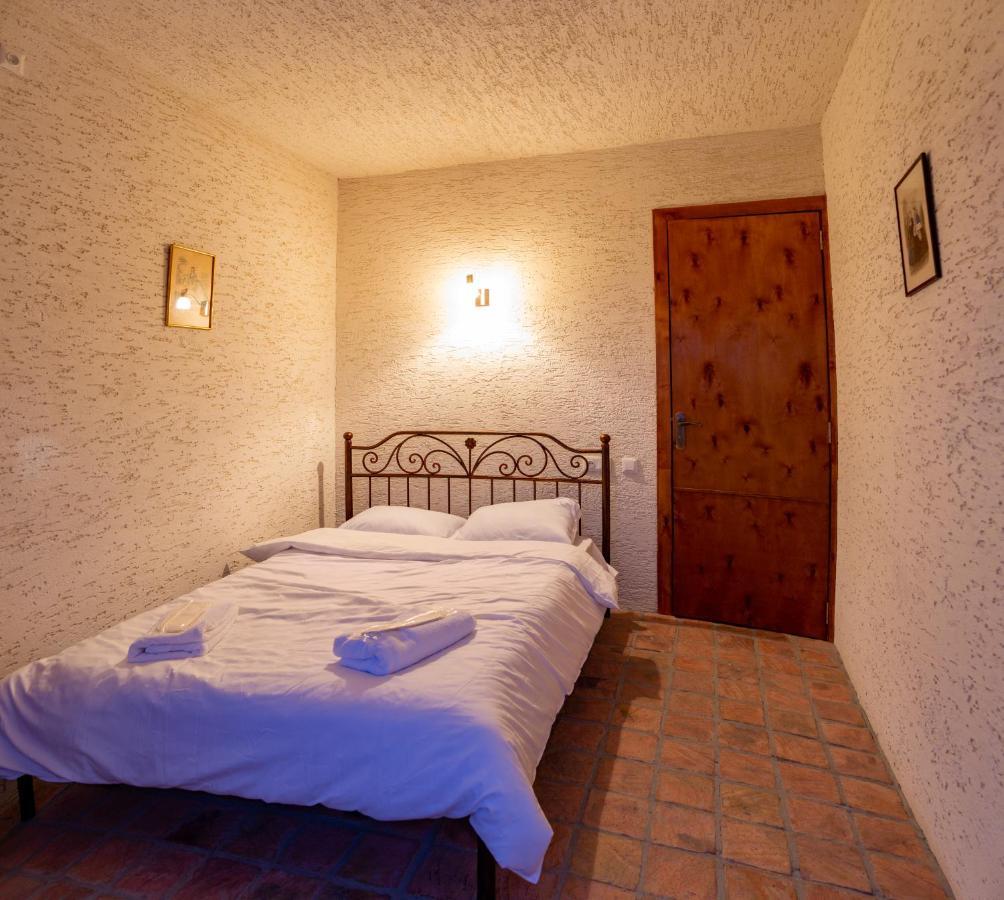 Kisiskhevi Chateau Tetri Bairagebi White Flags מראה חיצוני תמונה