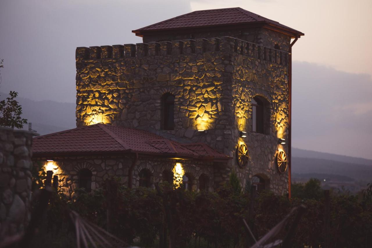 Kisiskhevi Chateau Tetri Bairagebi White Flags מראה חיצוני תמונה