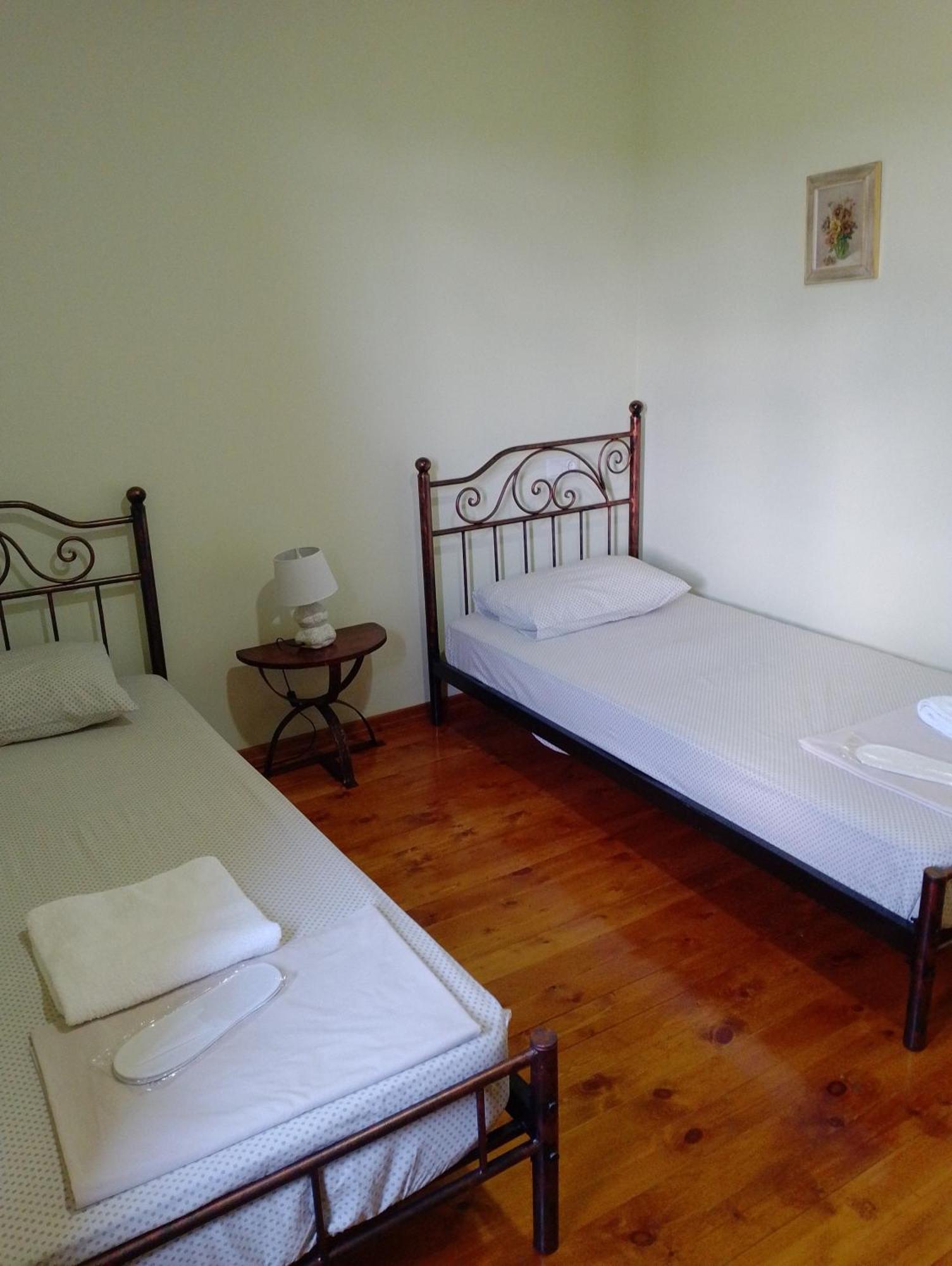 Kisiskhevi Chateau Tetri Bairagebi White Flags מראה חיצוני תמונה