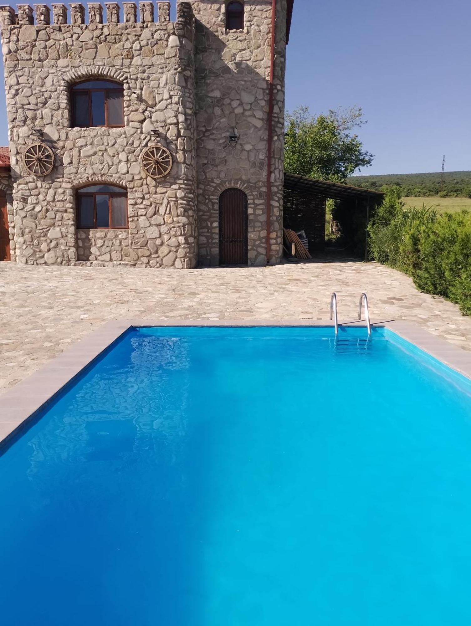 Kisiskhevi Chateau Tetri Bairagebi White Flags מראה חיצוני תמונה