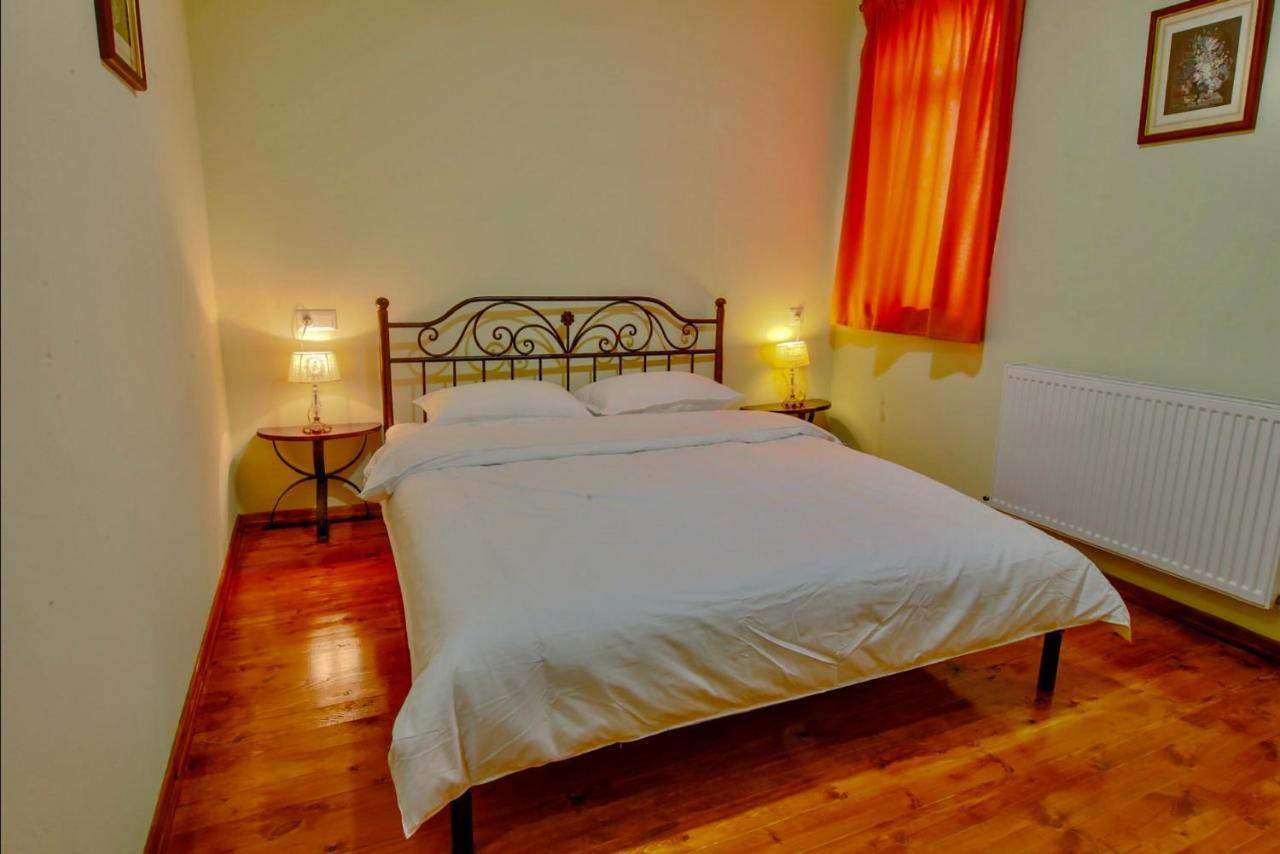 Kisiskhevi Chateau Tetri Bairagebi White Flags מראה חיצוני תמונה